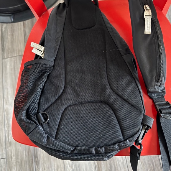 Victorinox Tear Drop Mono Sling - Picture 2 of 3